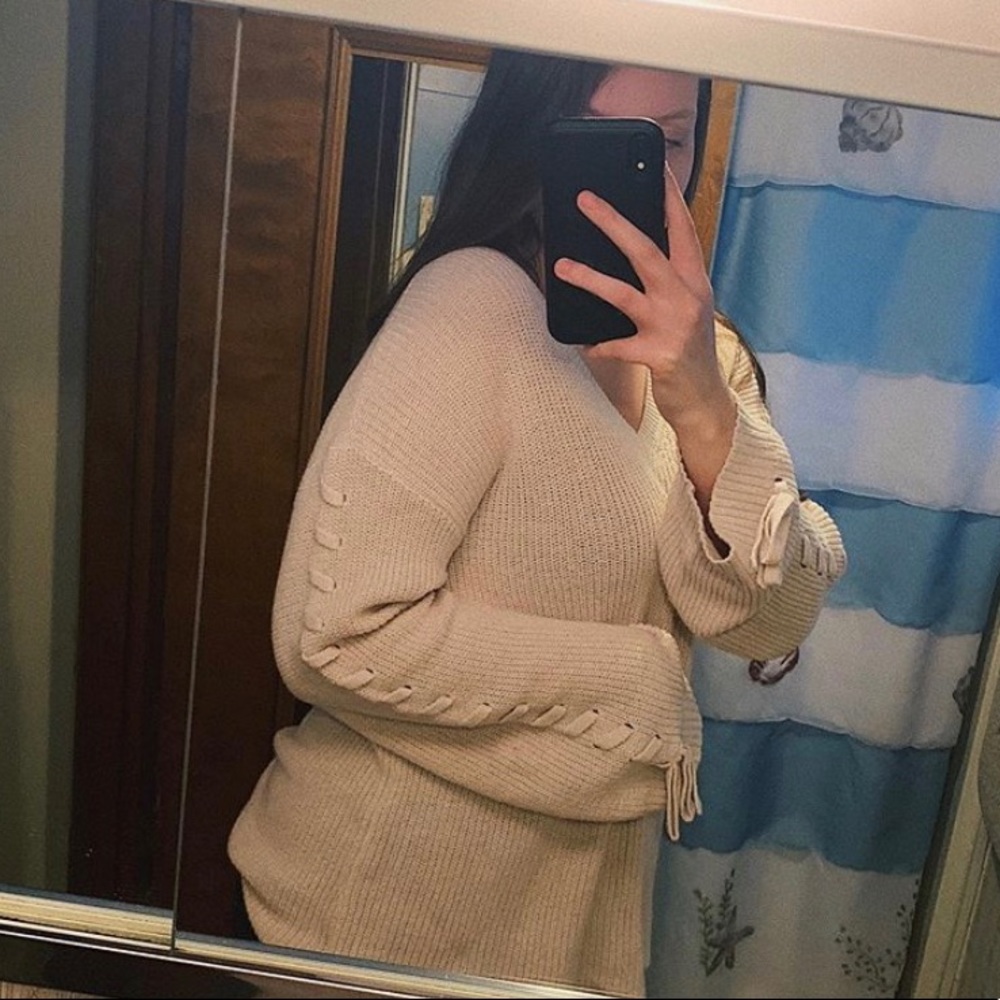 american eagle sweater with details on the sleeves